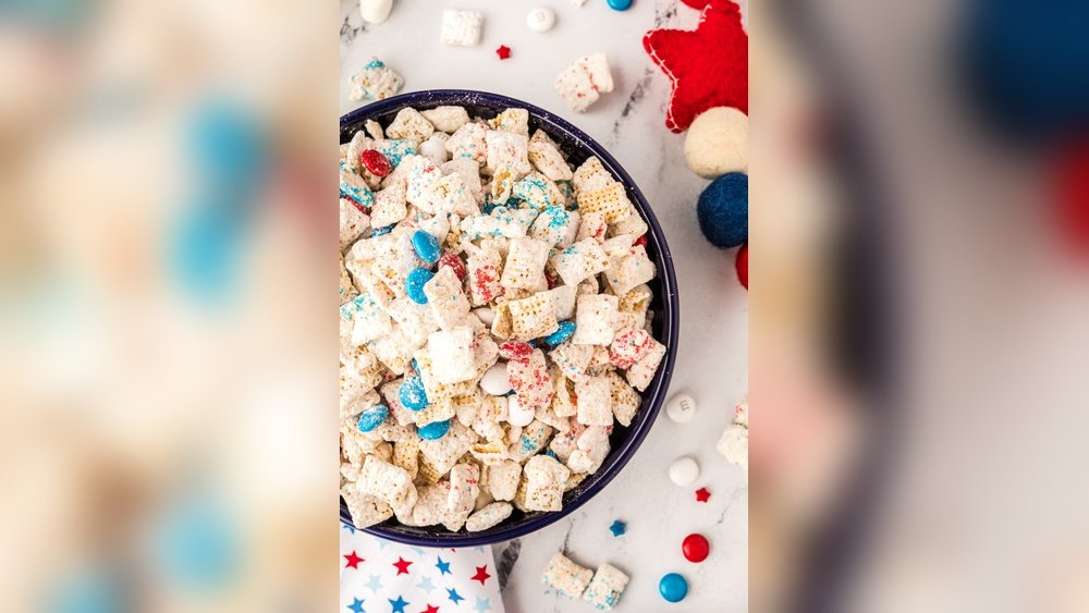 White Chocolate Puppy Chow Recipe: Irresistible Snack Delight