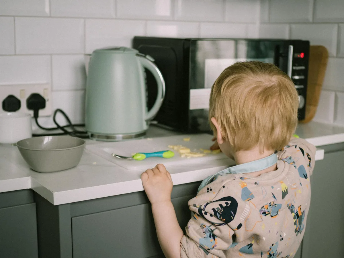 Microwave-safe vs unsafe cookware