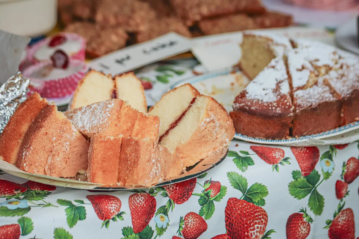 Pound cake vs sponge cake texture