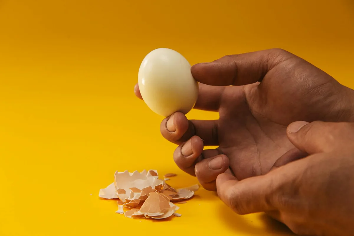Shell-on vs peeled hard-boiled eggs