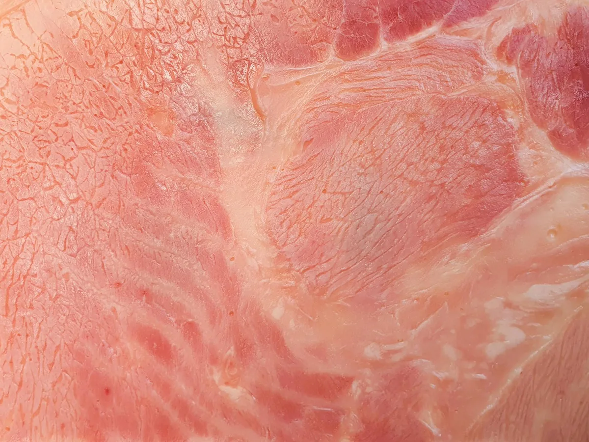 Spiral-Sliced vs. Whole Ham