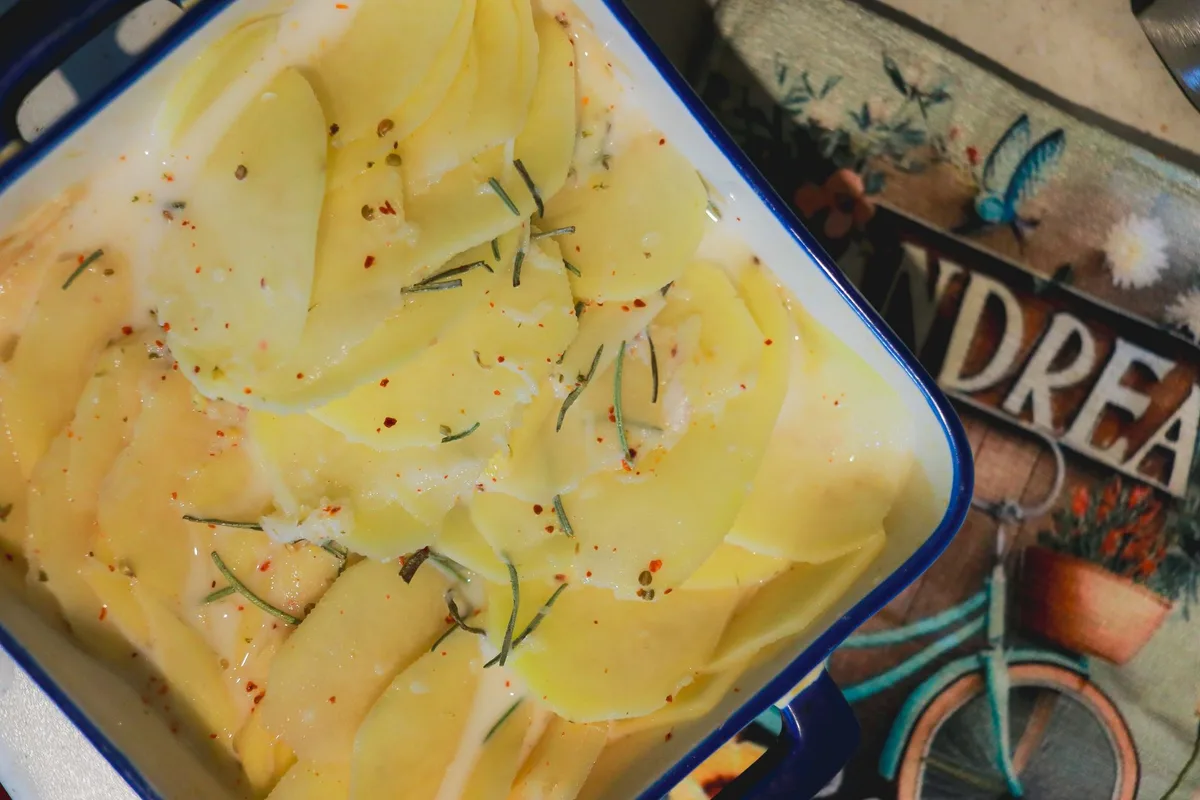 Casserole assembly and components