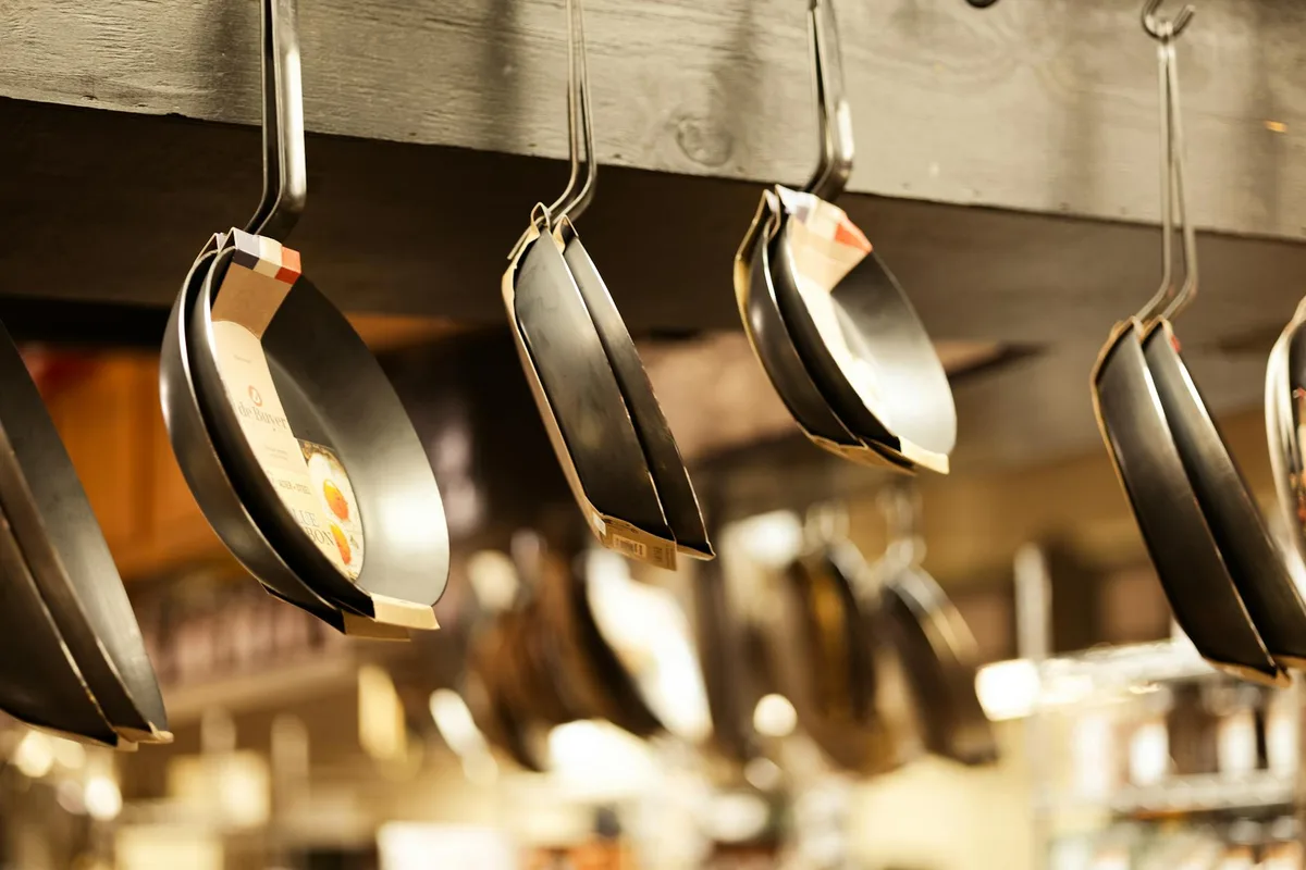 Non-stick pan handle materials